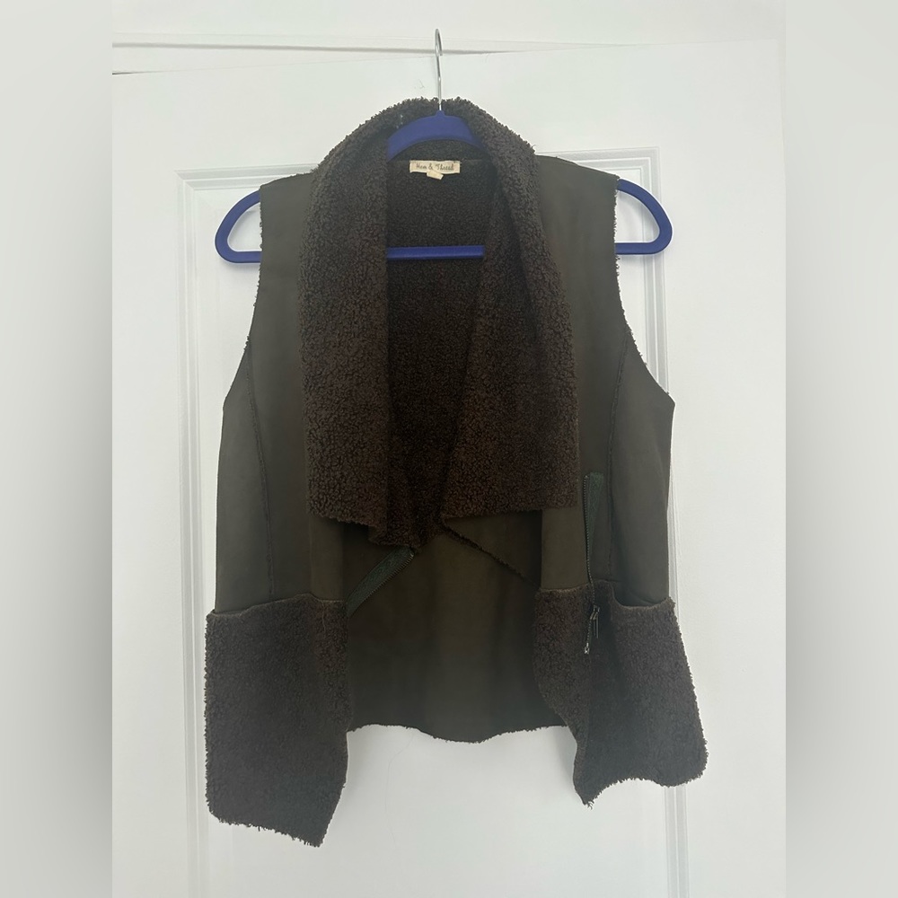 Hem n thread sherpa vest